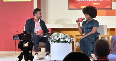 الكاتبة العالمية شيماماندا أديتشي: إذا ولدت قبل 100 عام لأصبحت خادمة بالمعابد