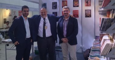 خالد الصاوى يوقع روايته أطلال فى معرض الشارقة للكتاب.. صور