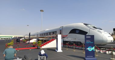 شاهد أول ظهور للقطار الكهربائى السريع فيلارو.. صور