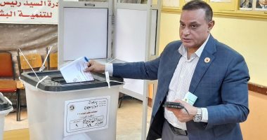 الدكتور مختار همام مرشح القائمة الوطنية بسوهاج يدلى بصوته فى انتخابات النواب