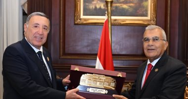 رئيس الدستورية خلال لقائه رئيس الشيوخ: التعاون بين الهيئات القضائية والبرلمانية يدعم دولة القانون