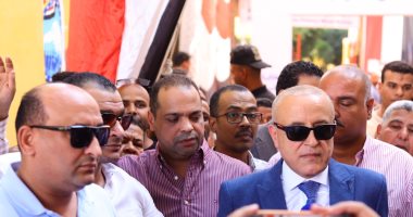 محافظ الأقصر يتفقد توافد الناخبين فى لجان المدينة 