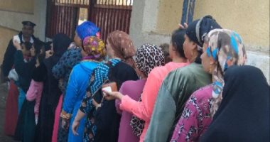 "القومي للمرأة" يرصد طوابير السيدات أمام لجان الانتخابات بالمنيا وسوهاج والأقصر وأسوان