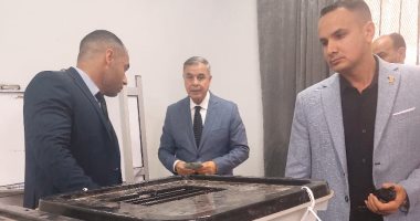 محافظ الإسكندرية يدلى بصوته فى انتخابات النواب بمدرسة الحسن بن الهيثم بالعامرية
