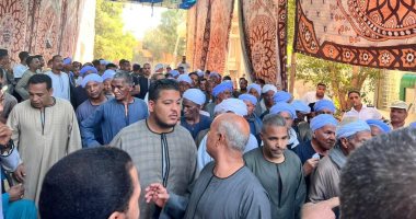 الناخبون يتوافدون على لجنان المنيا للإدلاء بأصواتهم فى انتخابات مجلس النواب.. صور