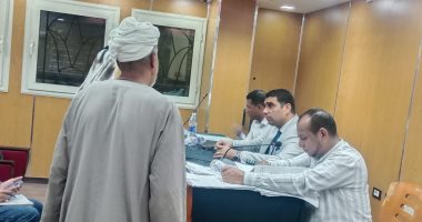 نائب محافظ الأقصر يبحث 33 طلبا وشكوى خلال لقاء اليوم المفتوح مع المواطنين