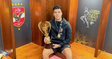 إمام عاشور يحتفل بالتتويج مع الأهلي بكأس السوبر ويعلق: الحمدلله.. صور