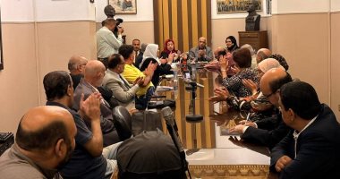 نقاد في مناقشة كتاب عابرو الربع الخالي: توثيق لإنجاز عربي أصيل