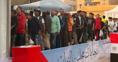 بعد انتهاء فترة الراحة.. إقبال كثيف للناخبين بلجان المدرسة اليابانية بالشيخ زايد