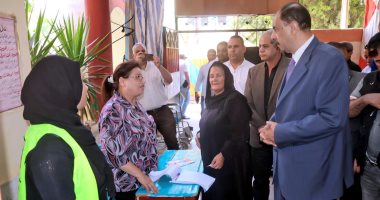 محافظ سوهاج يتفقد لجان انتخابات مجلس النواب بالمراغة وطما .. صور