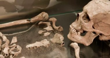 العثور على ثلاثة هياكل عظمية رومانية تحت موقف سيارات في إنجلترا