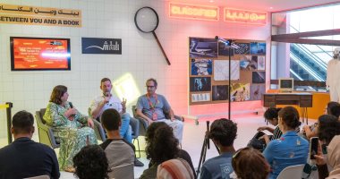 مؤلف مسلسل هاوس وكاتب رواية الظلام يكشفان فن تحويل الكلمة المكتوبة لفيديو