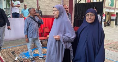 سيدة سبعينية تدلى بصوتها فى انتخابات مجلس النواب 2025 بالجيزة
