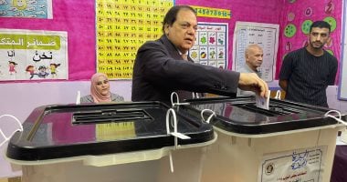 محمد أبو العينين يدلى بصوته فى انتخابات مجلس النواب 2025.. صور