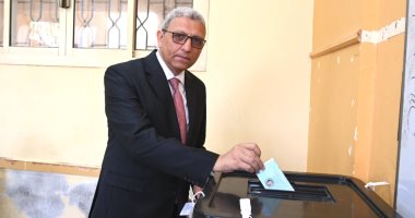 وكيل أول النواب يدلى بصوته فى الانتخابات: حق دستورى وواجب وطنى