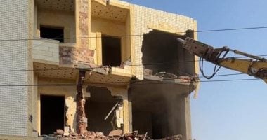 محافظ الإسماعيلية يتابع أعمال إزالة عقار بمنطقة البهتيني.. اعرف التفاصيل