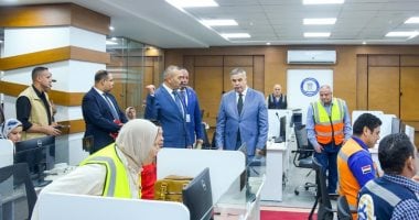 محافظ الإسكندرية يتابع انتخابات النواب من غرفة العمليات.. ويؤكد: جاهزون لأى مستجد محافظ الإسكندرية يتابع انتخابات النواب من غرفة العمليات.. ويؤكد: جاهزون لأى مستجد