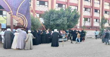 توافد كبير من الناخبين على لجان قرى الزناقطة والعديسات بحرى والكرنك