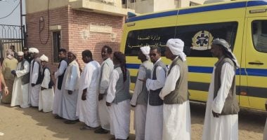 إقبال أهالي أبو رماد فى حلايب على انتخابات مجلس النواب.. صور