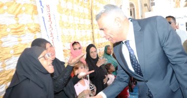 محافظ أسوان والرموز الدينية يتفقدون لجان انتخابات مجلس النواب