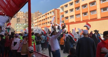 مسيرة شعبية تهتف لمصر أمام لجان الهرم