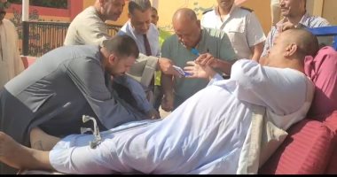 مواطن مصاب بشلل يدلى بصوته