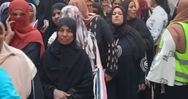 إقبال متزايد من سيدات دراو على صناديق انتخابات مجلس النواب فى أسوان.. صور
