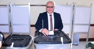 رئيس جامعة سوهاج يدلى بصوته فى انتخابات مجلس النواب
