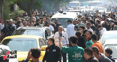 صراخ وبكاء لحظة وصول جثمان إسماعيل الليثي.. فيديو
