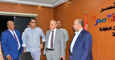 محافظ الأقصر يتفقد غرفة العمليات بالشبكة الوطنية قبل غلق اللجان