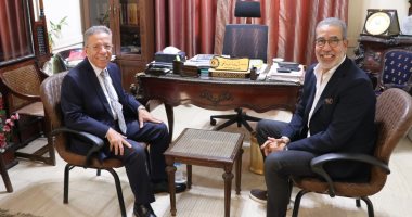 نقيب الأطباء: خصم للأعضاء لحضور مسرحية «أم كلثوم – دايبين في صوت الست»