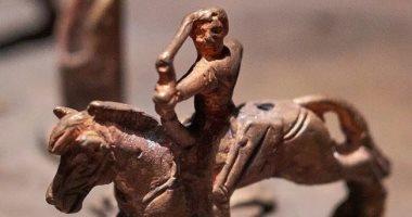 العثور على سيف يعود تاريخه إلى 2500 عام فى كازاخستان