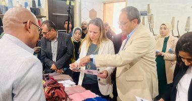 محافظ قنا وفريق البنك الدولى يتفقدون أماكن الحرف اليدوية 
