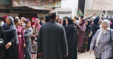 طوابير السيدات أمام اللجان الانتخابية في الوراق