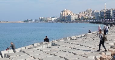 نوة المكنسة.. حالة طوارئ ونشر سيارات شفط المياه بالإسكندرية "فيديو"