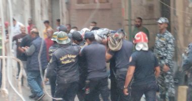انتشال جثمان شاب من أسفل عقار الجمرك المنهار فى الإسكندرية