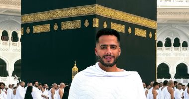 عصام السقا يؤدى مناسك العمرة ويشارك لحظته الروحانية مع متابعيه