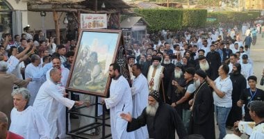 الأخوة المسيحيون يحتفلون بالمولد السنوى فى دير مارجرجس بجبل الرزيقات.. صور