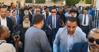 محافظ الأقصر والقيادات الأمنية في زيارة لدير مارجرجس لتقديم التهنئة للأقباط