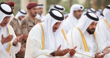 أمير قطر يؤدى صلاة الاستسقاء فى مسجد لوسيل