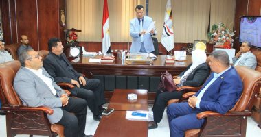 مدير تعليم سوهاج يشدد على المتابعة الدقيقة للتقييمات المدرسية 