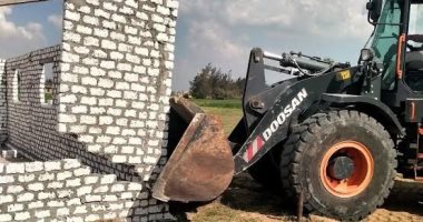 محافظ الإسماعيلية يتابع أعمال إزالة فورية لمزرعة دواجن على أرض زراعية بأبو صوير