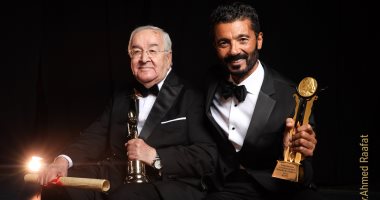 جلسة تصوير تجمع المخرج محمد عبد العزيز والنجم خالد النبوى بمهرجان القاهرة