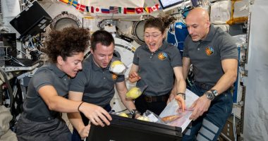 رواد الفضاء بياكلوا إيه خارج كوكب الأرض وبيحضروه إزاى؟.. صور