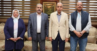 محافظ المنيا يبحث مع وفد الإصلاح الزراعي خطة تطوير المشروعات الإنتاجية