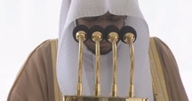 شاهد.. خطيب المسجد الحرام يبكى فى خطبته اليوم