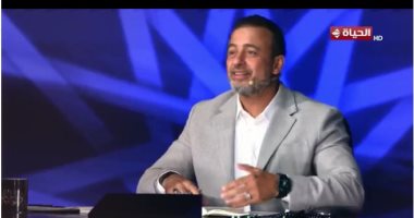 مصطفى حسني يثنى على المتسابق خالد عطية: رزقك واسع يارب تكون إمامنا كلنا