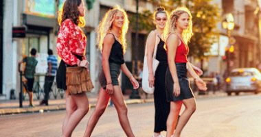 40 % من الشابات الأمريكيات يرغبن فى مغادرة الولايات المتحدة نهائيا.. ما السبب؟