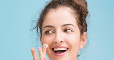 6 خطوات بسيطة هتخلى بشرتك ناعمة ونضرة في فصل الشتاء