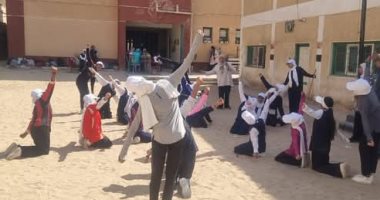 25 طالبة نواة لفريق رياضي يقدم عروضا في الاحتفالات القومية بأسوان.. صور